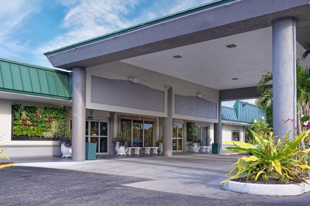 Marina Vibes - Sarasota Hotel South Bradenton Exterior photo
