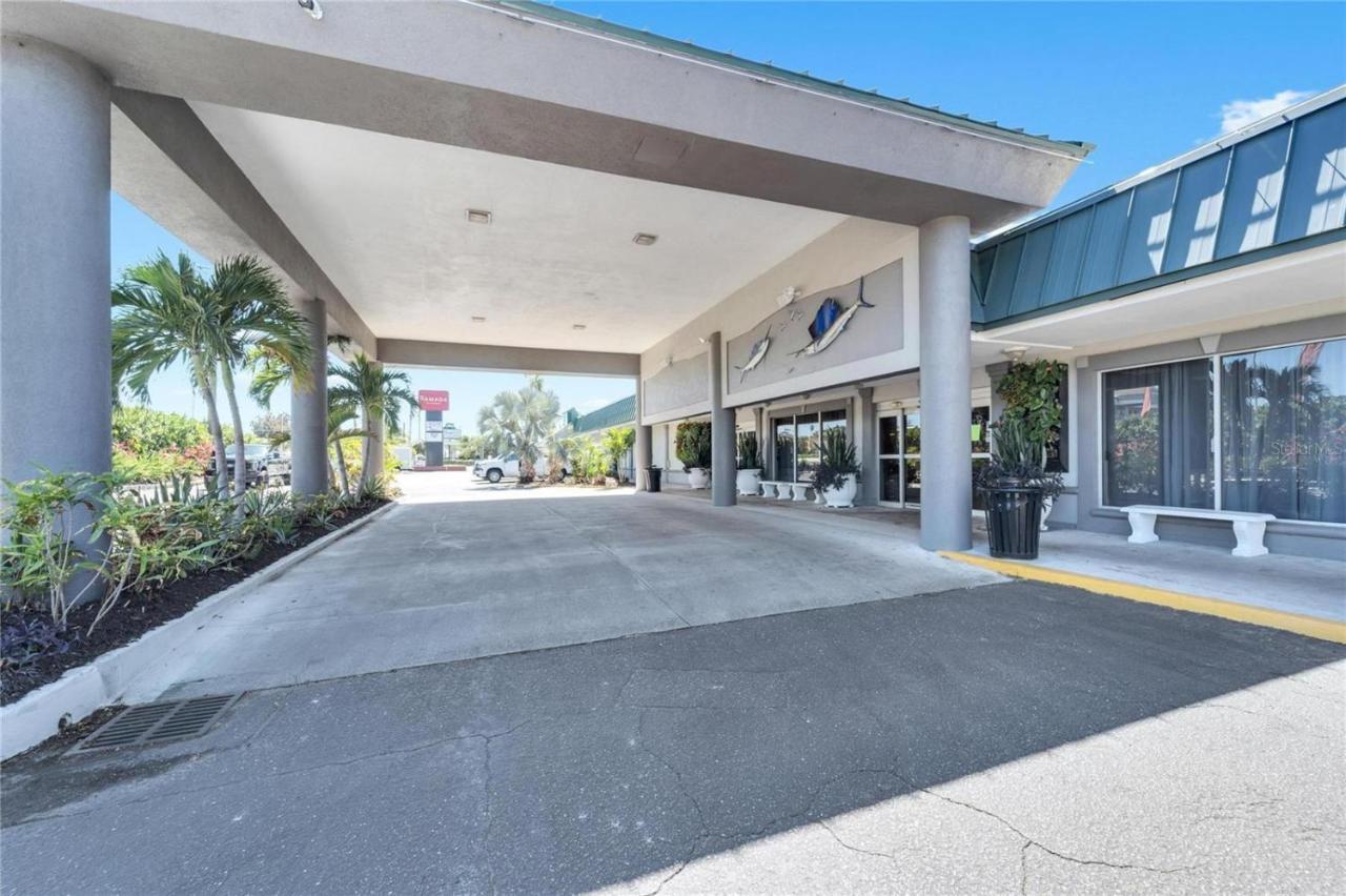 Marina Vibes - Sarasota Hotel South Bradenton Exterior photo